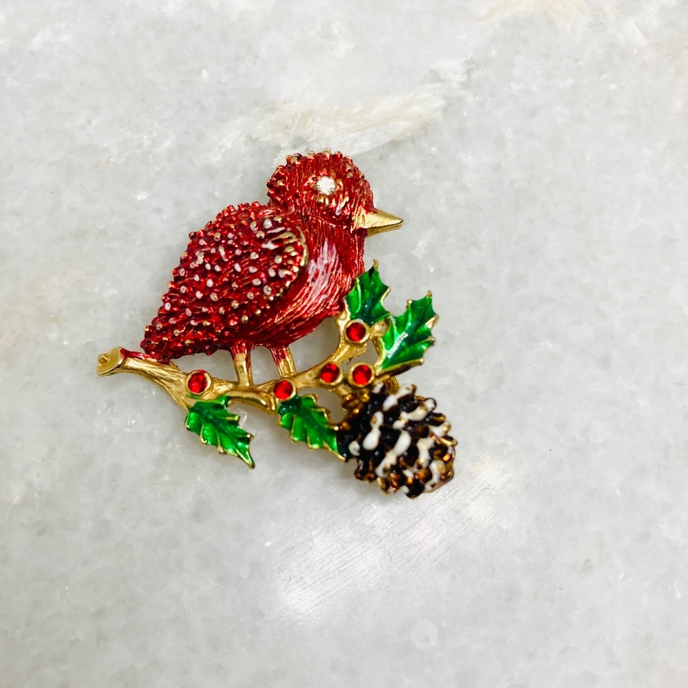 Vintage Red Enamel Rhinestone Christmas Bird Snow Brooch Gold 1.5”  Exquisite